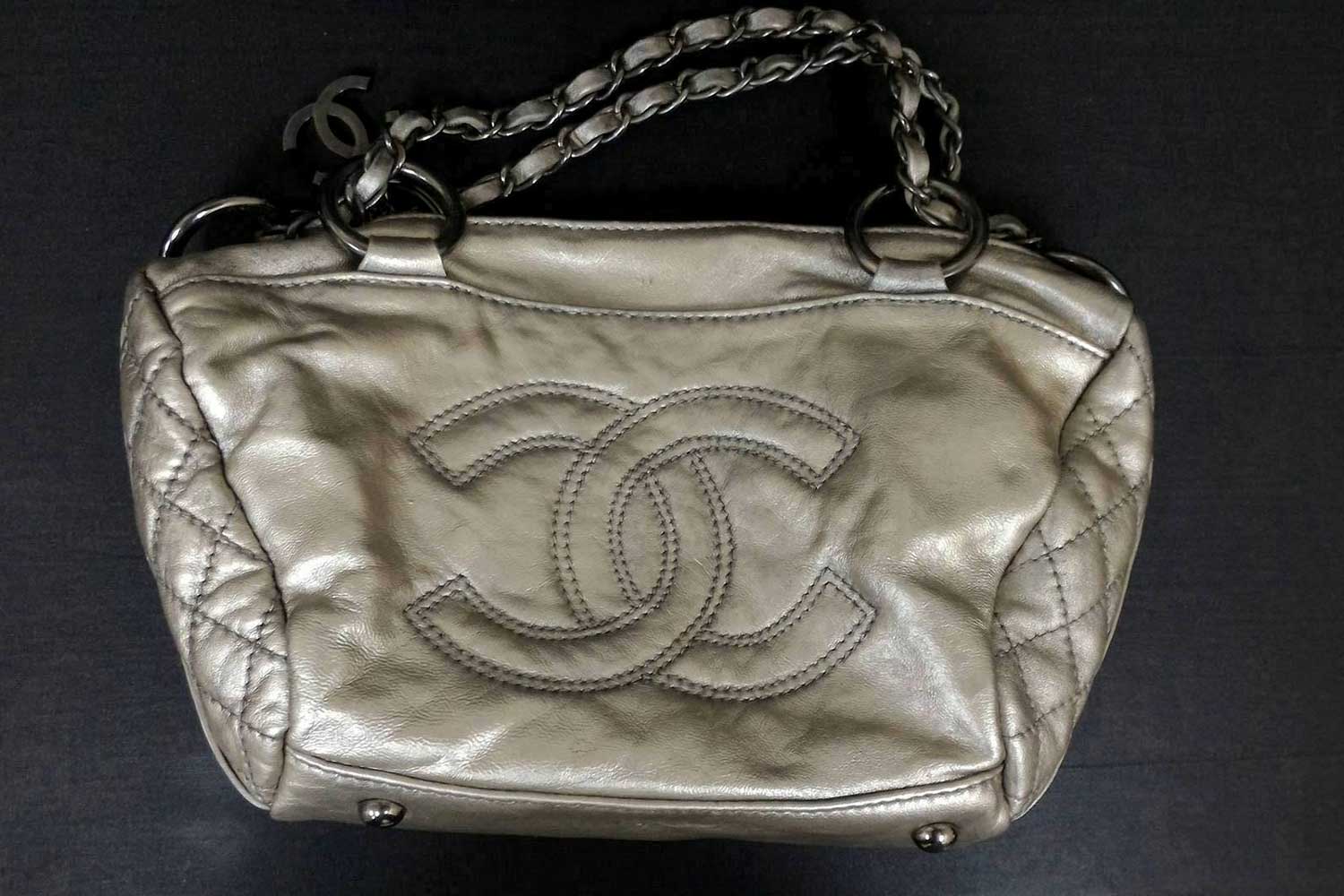 Leather clutch bag Chanel Silver in Leather - 30981757
